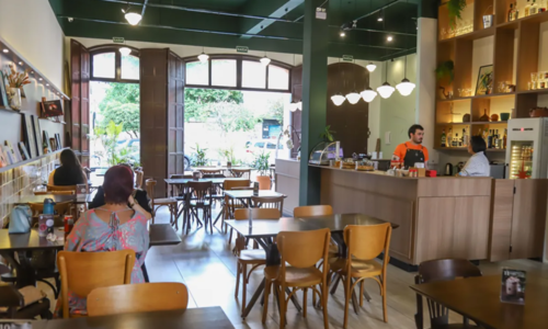 Casa onde viveu Jaime Lerner vira restaurante no Centro de Curitiba