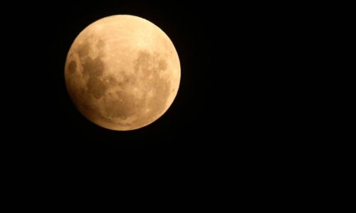 2026 promete eclipses, Superluas e chuvas de meteoros no Brasil; veja datas