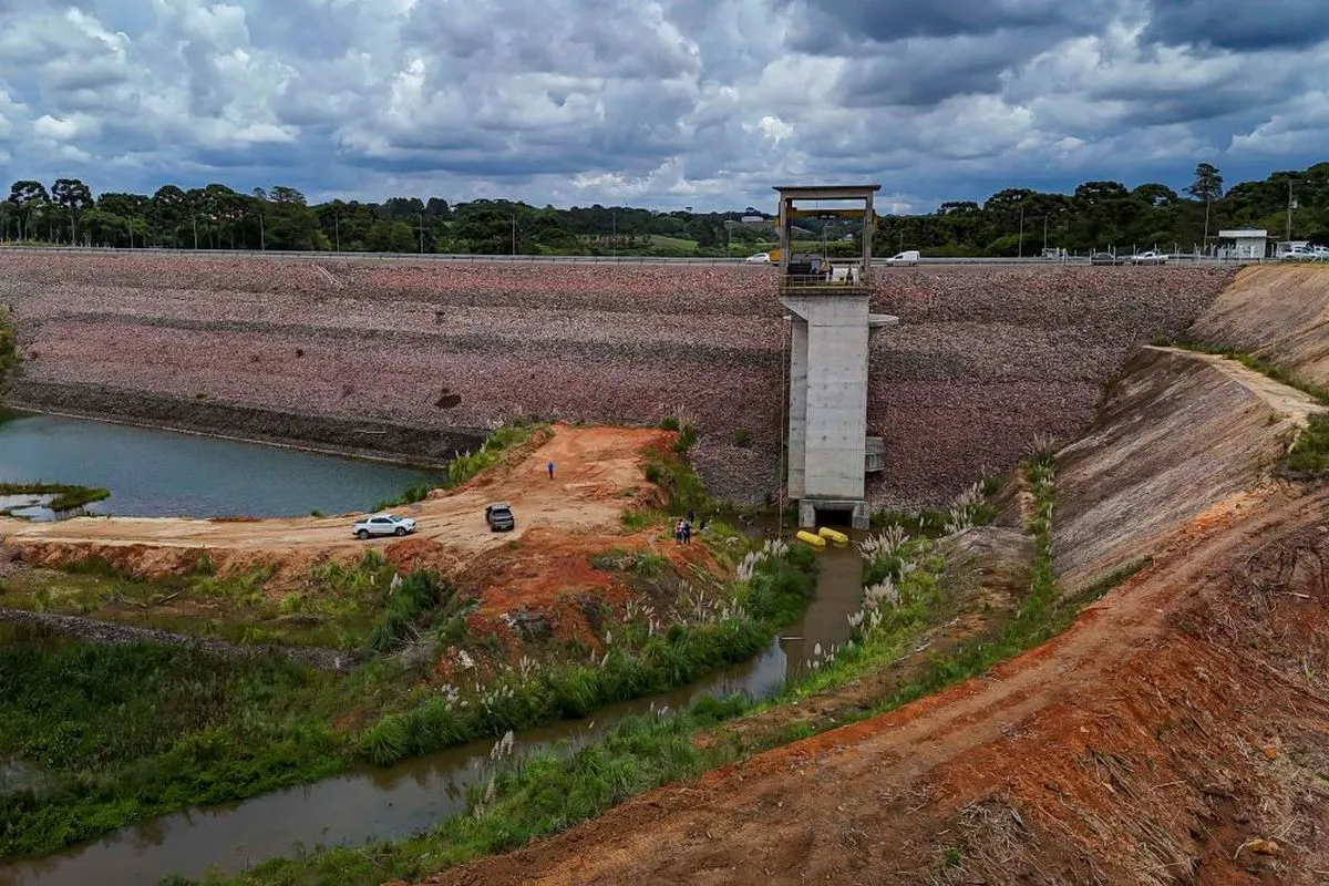 Comportas do Miringuava são fechadas para enchimento do reservatório