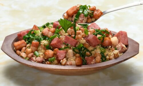 Feijão-tropeiro: aprenda a fazer o famoso prato da culinária brasileira