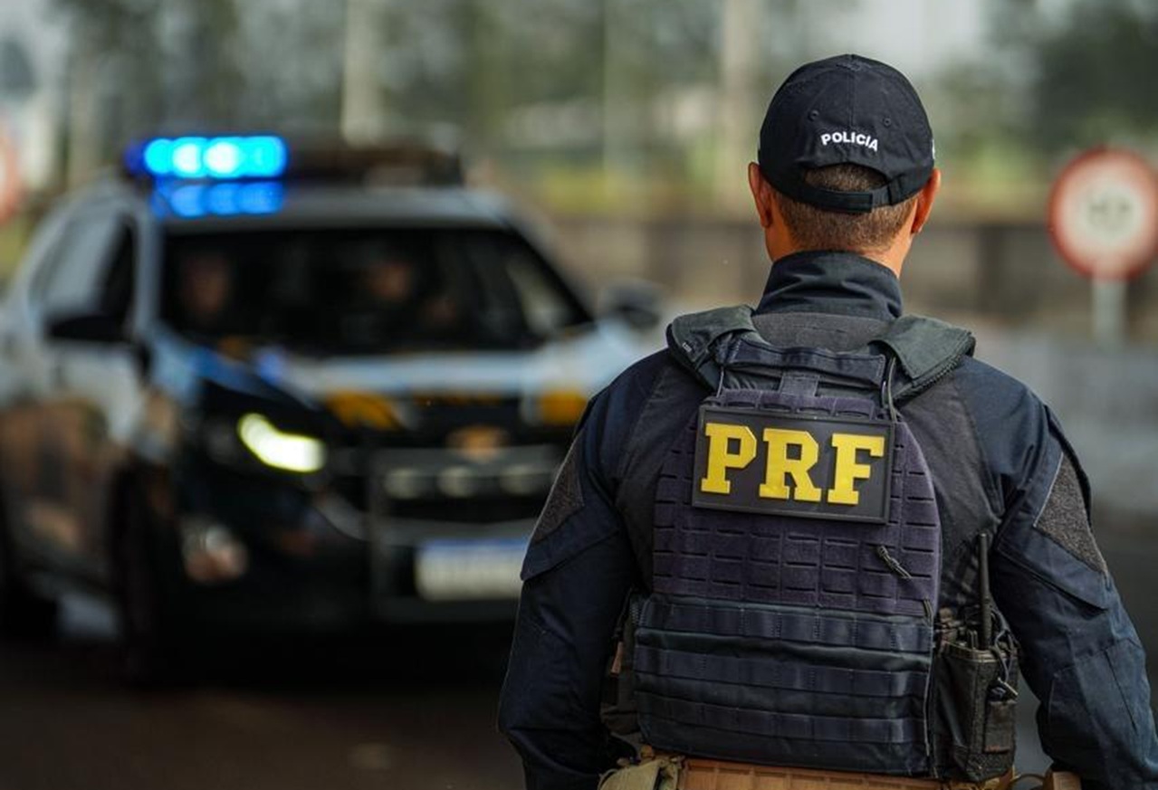 PRF inicia Operação Rodovida Natal 2025 com foco em uso do cinto de segurança e cadeirinhas no Paraná