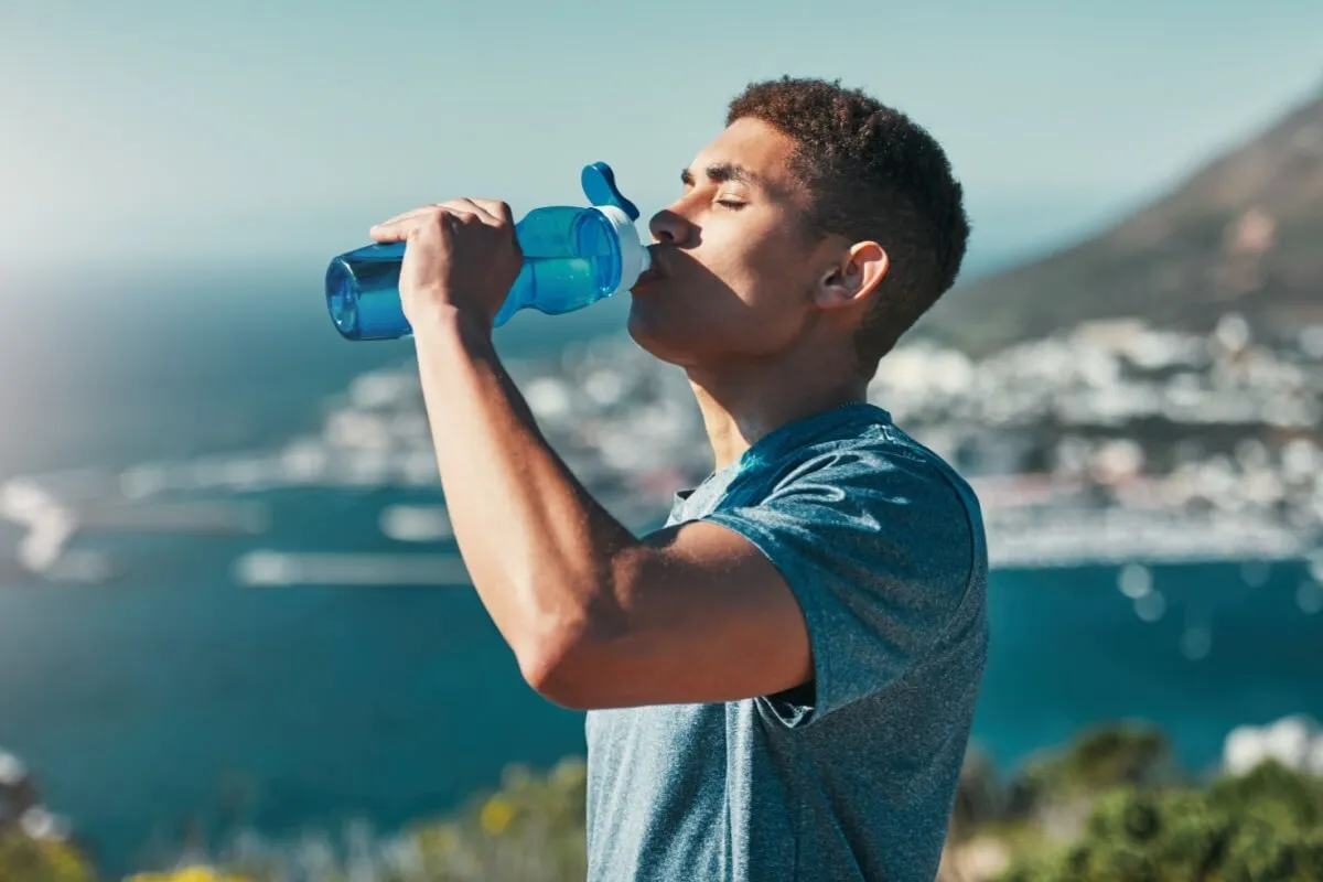 a importância da hidratação no verão