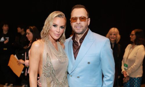 Jenny McCarthy uses headphones, pillows for Donnie Wahlberg’s snoring