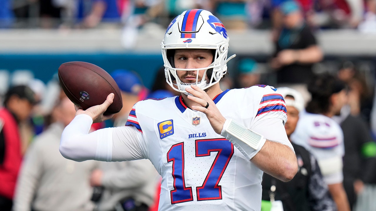 NFL news: Bills’ Josh Allen reacts to Hailee Steinfeld’s viral Broncos photo