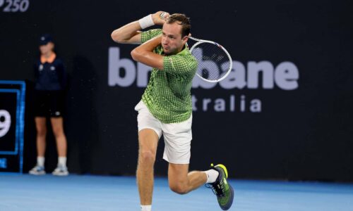 Daniil Medvedev finds his range, stays on course for Brisbane title | ATP Tour
