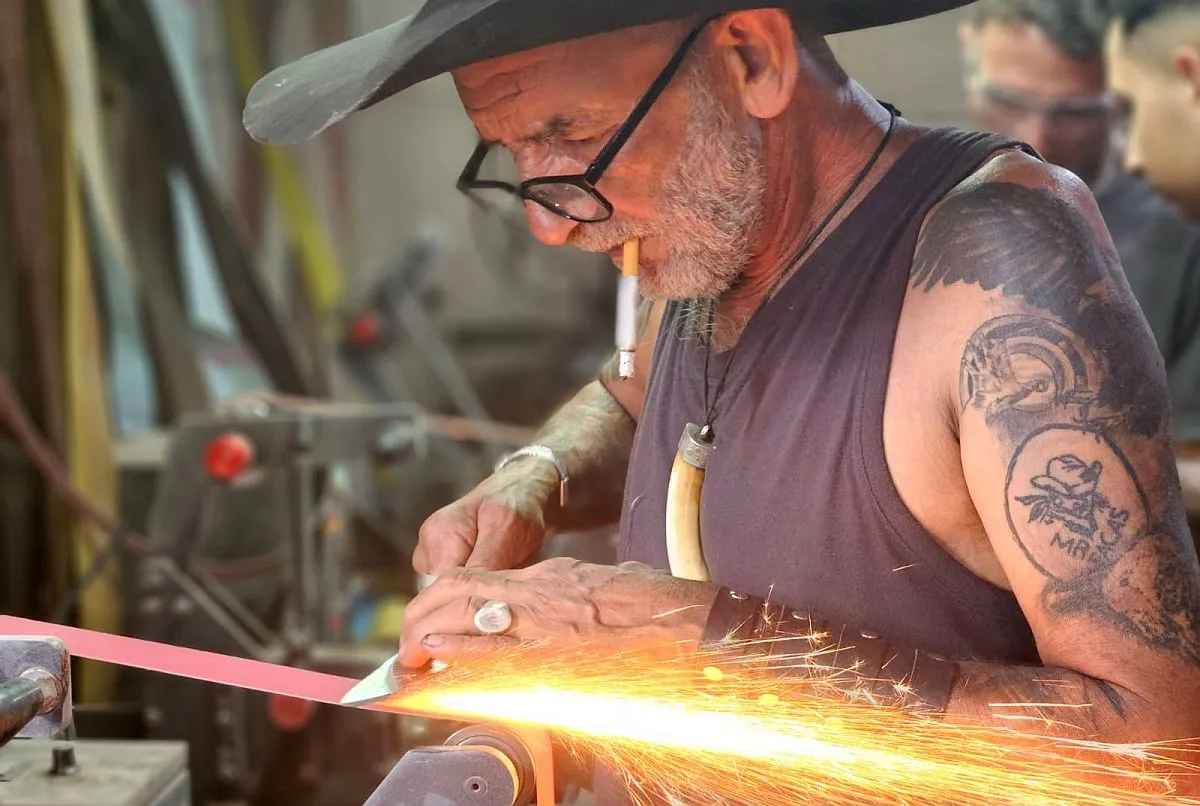 Com facas caríssimas, encontro vai reunir 100 cuteleiros em Curitiba