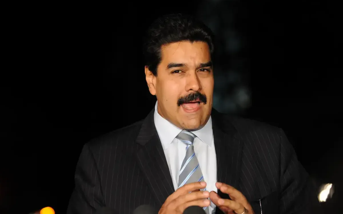 Maduro desembarca nos EUA e é levado para prisão em Nova York