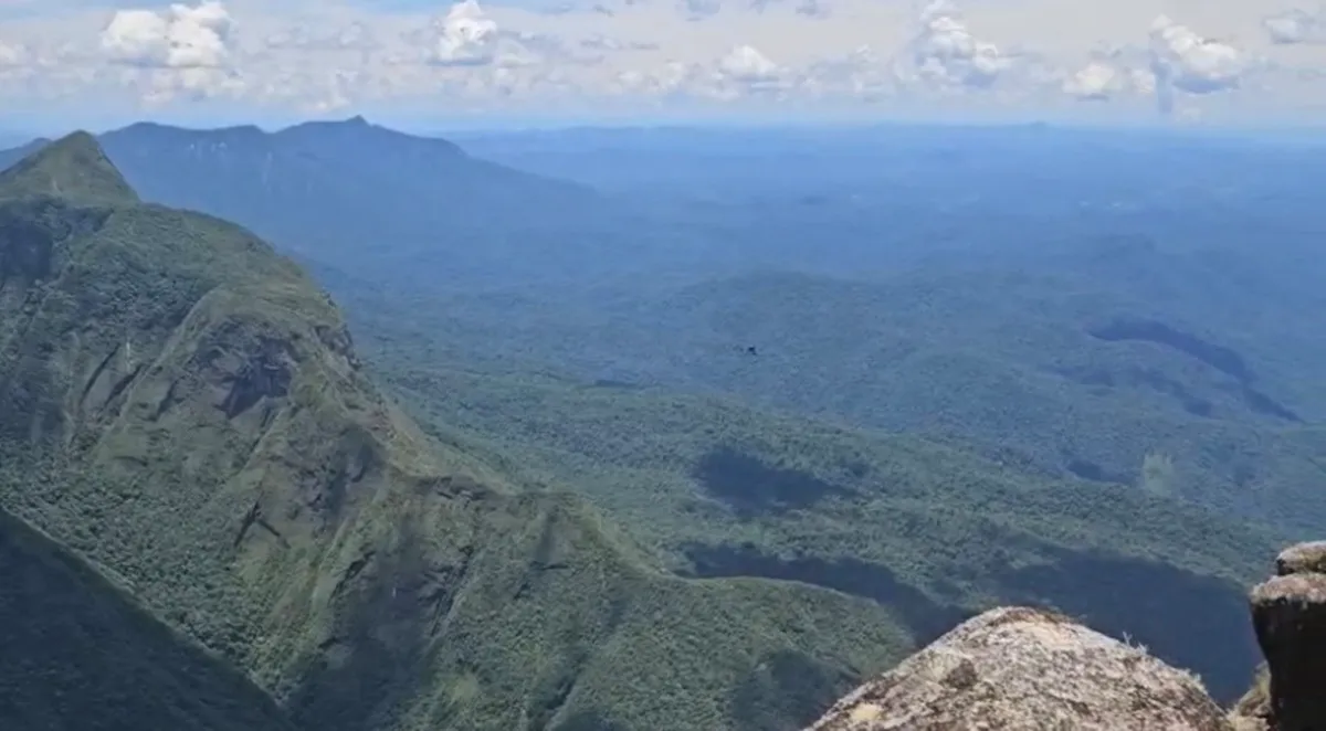 Jovem segue desaparecido no Pico Paraná; buscas voltam segunda
