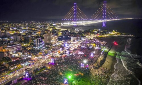 Ponte de Guaratuba é projetada no céu do Paraná em show de drones