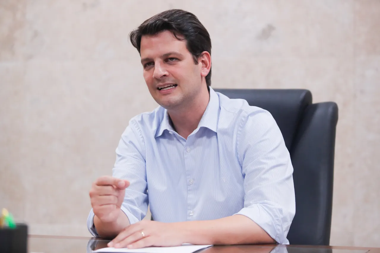 Prefeito tem aprovação de 80,8% dos moradores de Curitiba