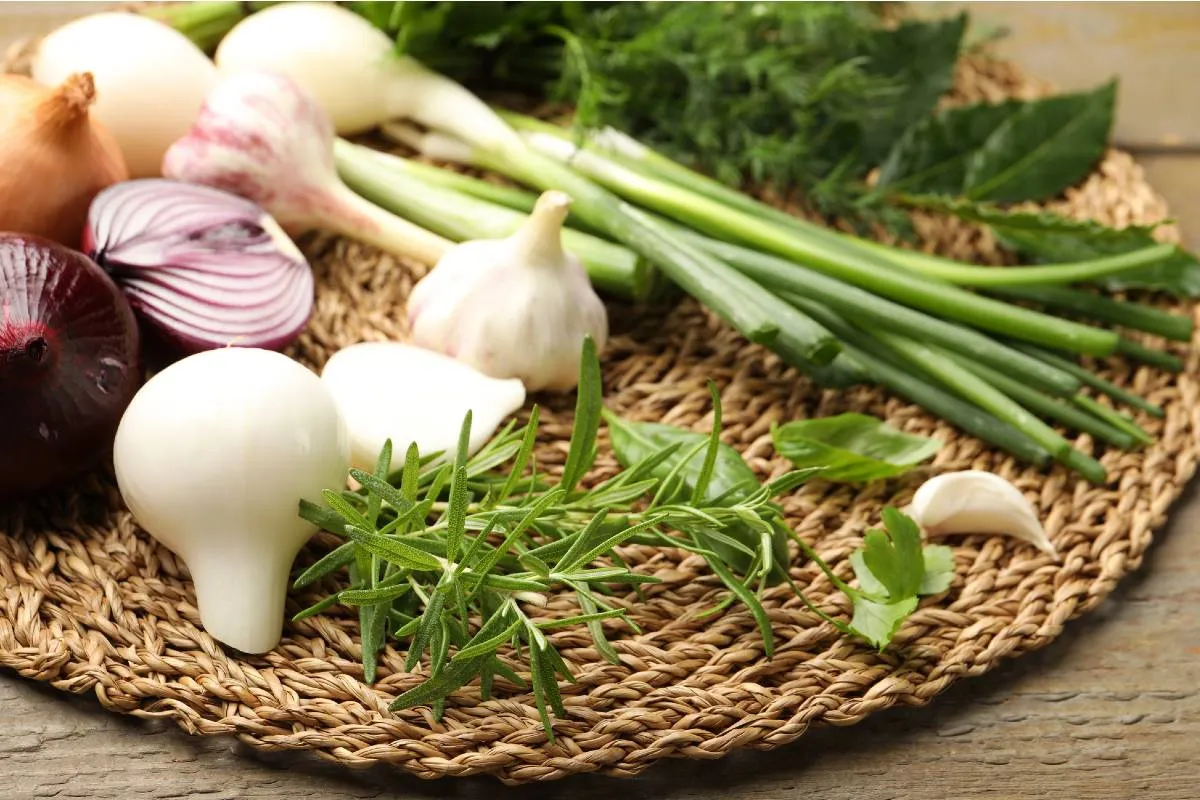 Adeus caldo em cubo! Tempero coringa de alho e ervas dura 3 meses e é delicioso