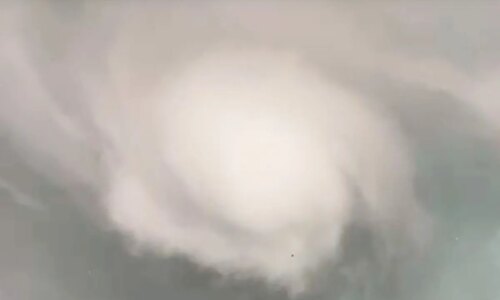 Possível tornado em São José dos Pinhais deixa população apavorada