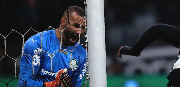 Grêmio entra em acordo com Weverton e agora tenta acerto com o Palmeiras
