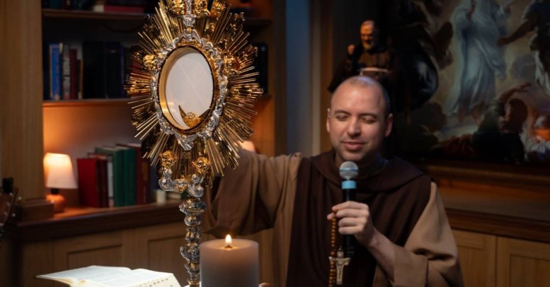 A multidão que Frei Gilson arrastou em live que marca primeiro dia de Quaresma