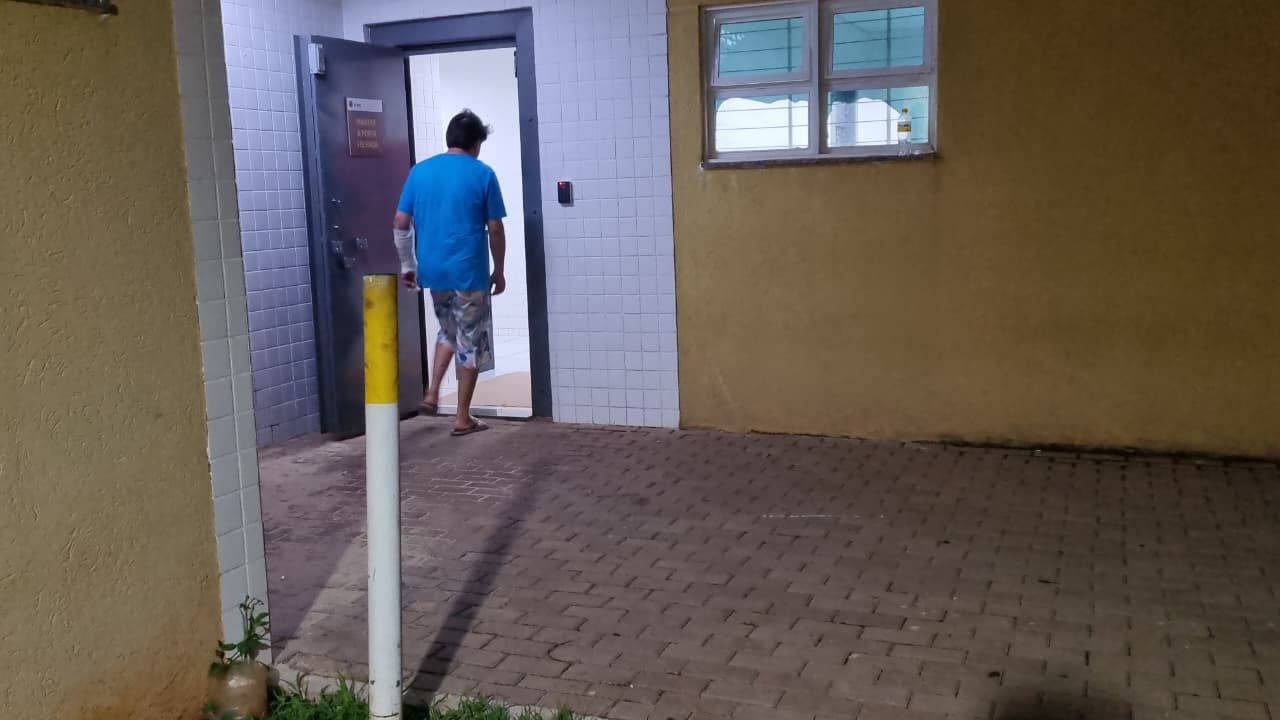 Após receber alta na UPA, motociclista que se negou a fazer bafômetro em acidente é levado à Delegacia