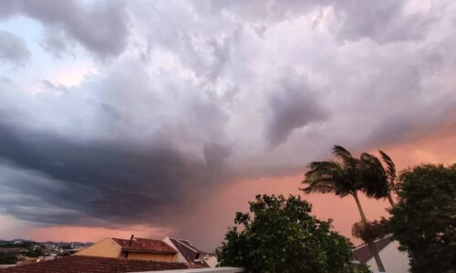 Ciclone e tempestades atingem o Paraná nesta terça (03/02)