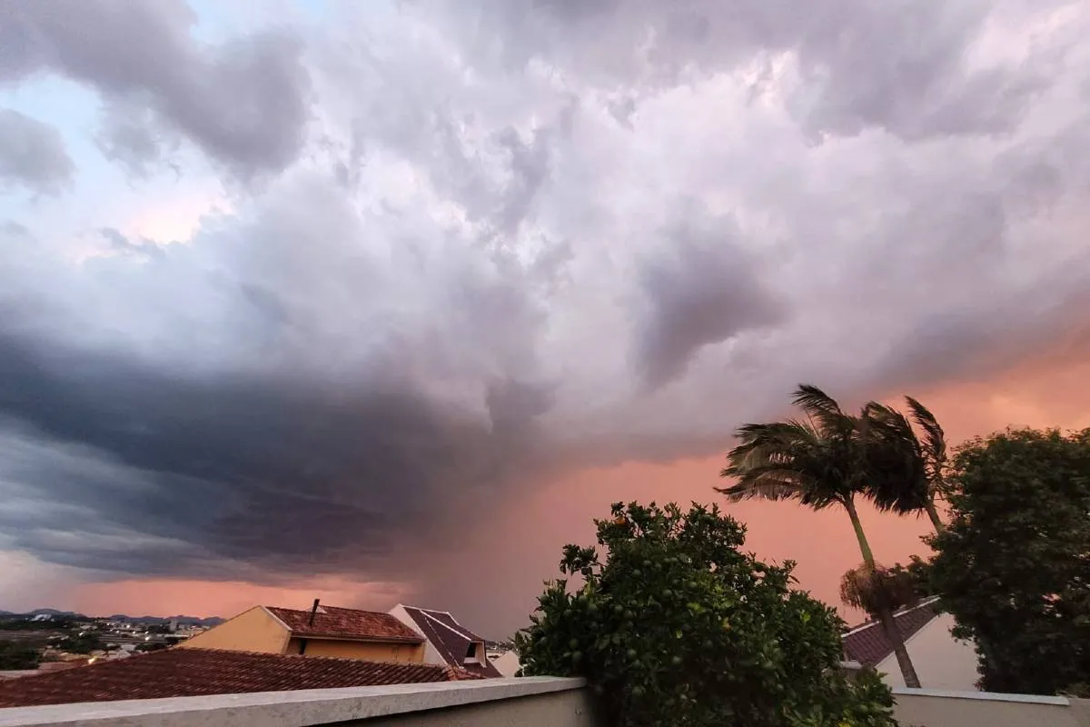 Ciclone e tempestades atingem o Paraná nesta terça (03/02)