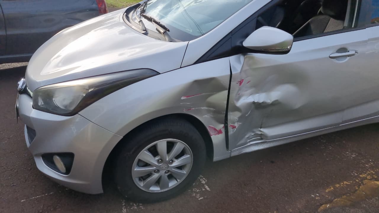 Conversão à esquerda termina com prejuízo para condutores de HB20 e Ecosport no Recanto Tropical