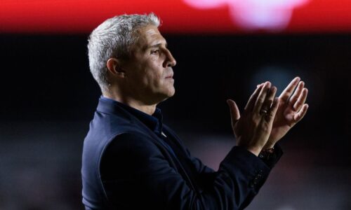 Crespo dá conselho a Alisson no São Paulo, valoriza ‘protagonista do elenco’ e enaltece torcida: ‘Quando estamos unidos é difícil’