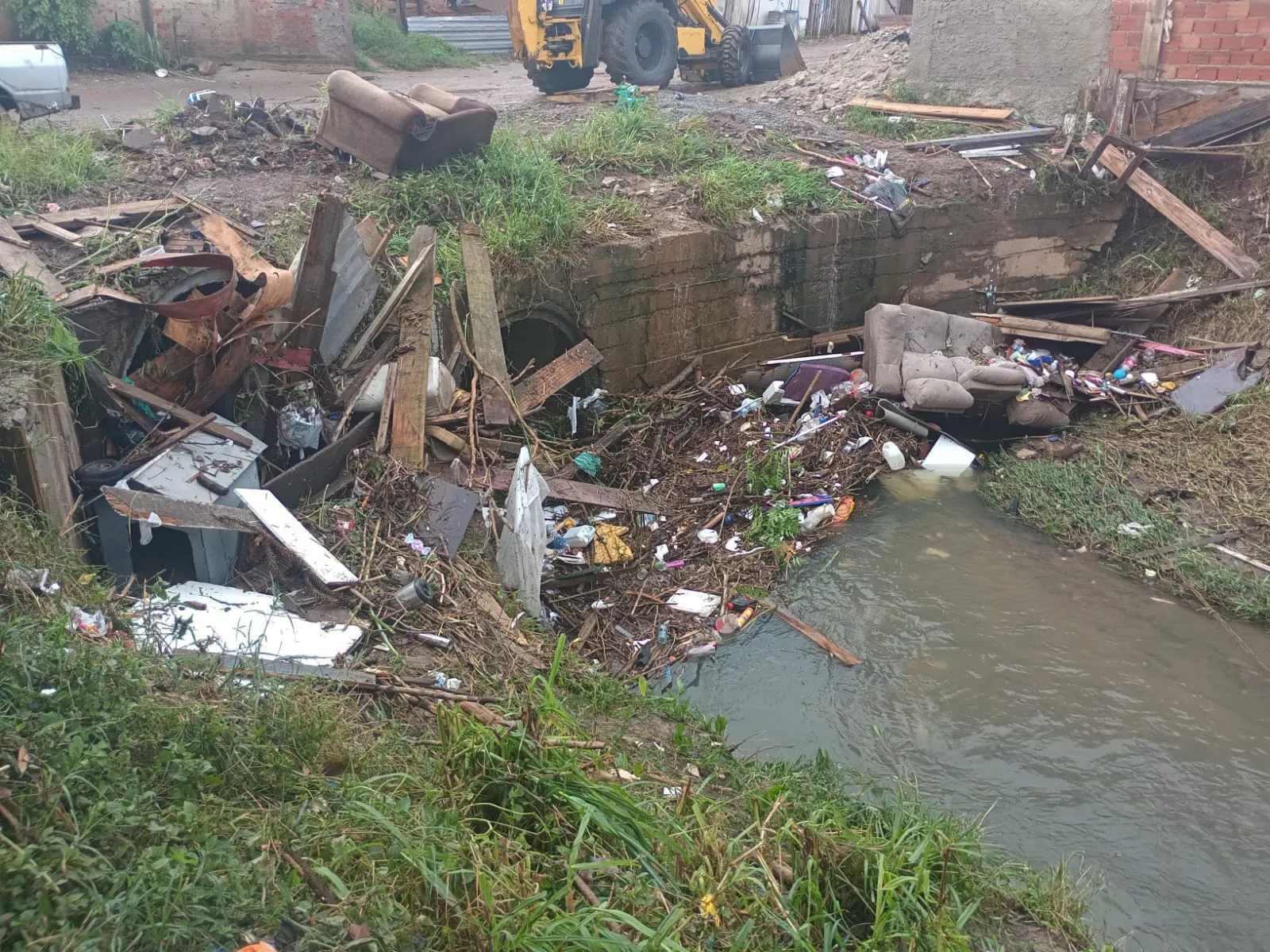 Curitiba recolhe 435 toneladas de resíduos após temporal