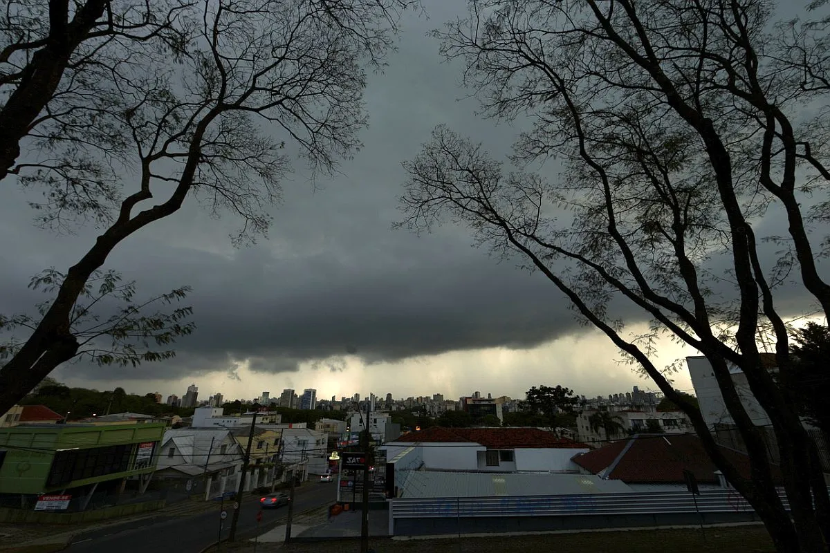Defesa Civil dispara alerta de tempestade severa para Curitiba