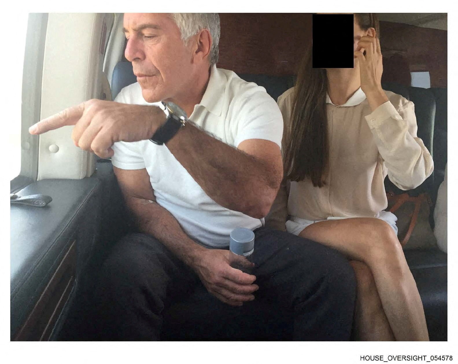 EUA publicam dezenas de imagens do caso Epstein contendo nudez