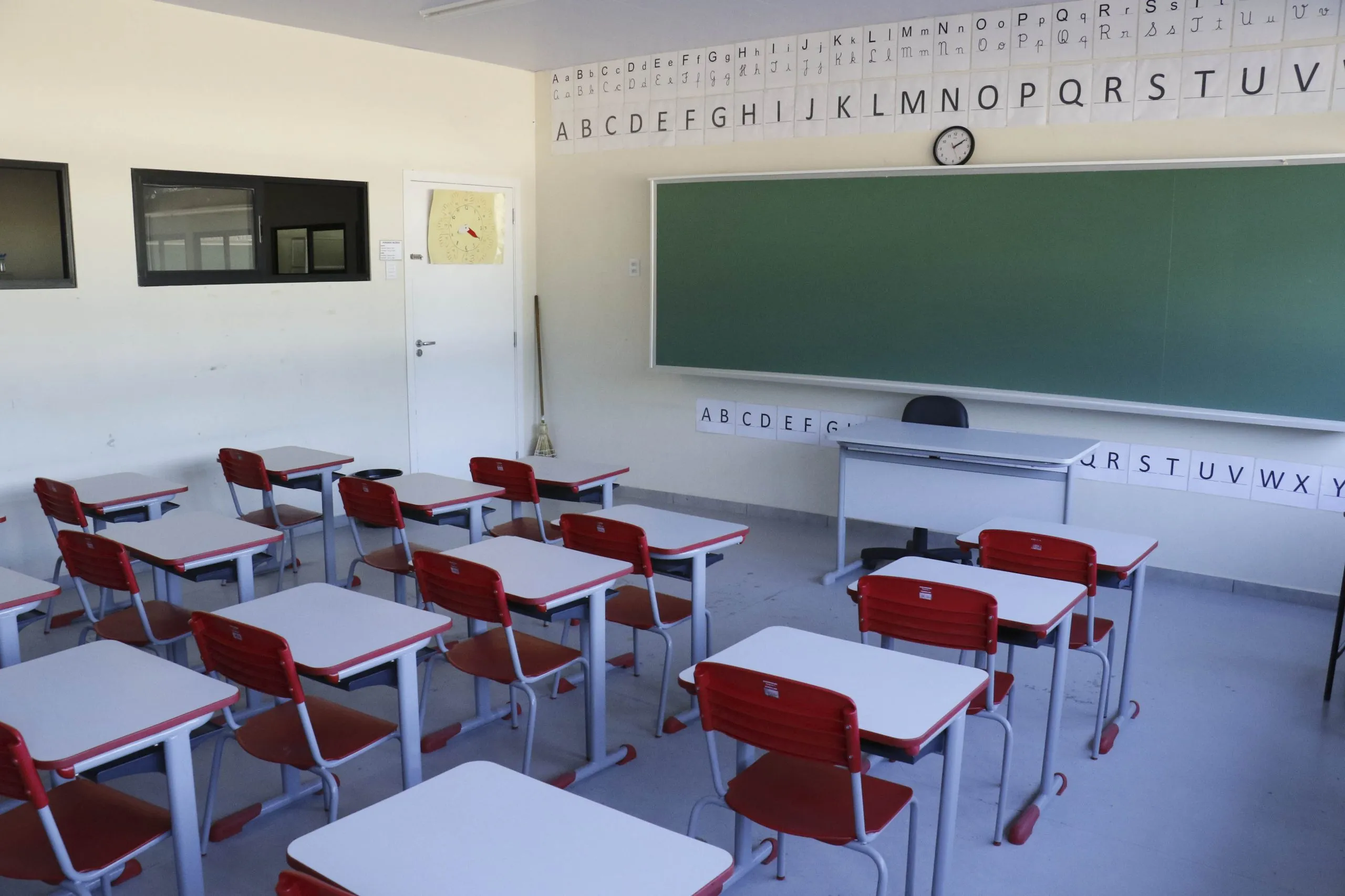 Escolas de Curitiba se preparam para receber 130 mil alunos na volta às aulas
