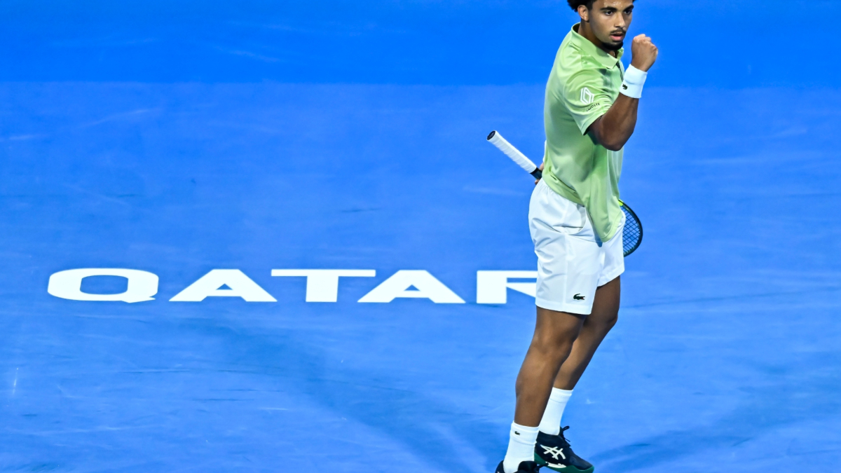 Fils supera una fractura en la espalda y es la primera vez que Alcaraz juega una final con un rival más joven