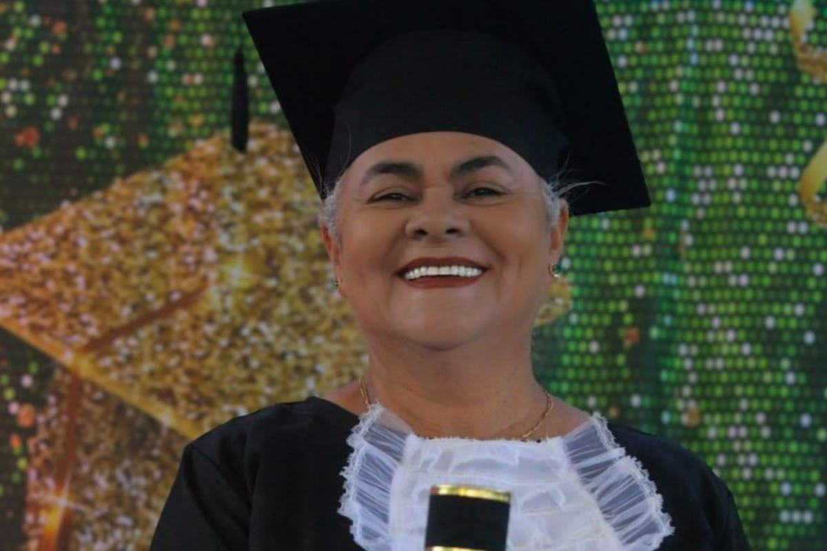 Impedida de estudar pelo marido, idosa baiana realiza sonho e entra na universidade aos 65