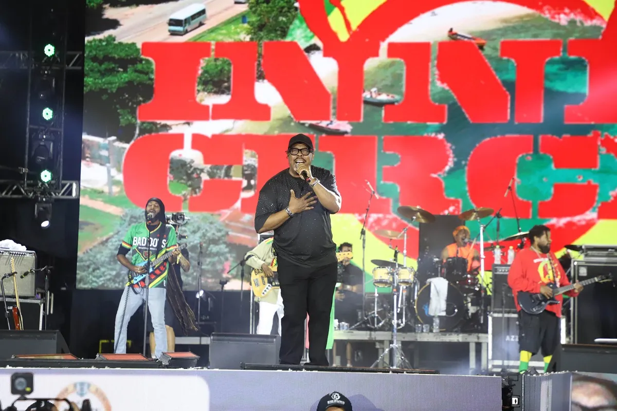 Inner Circle reúne 153 mil pessoas em show gratuito em Matinhos