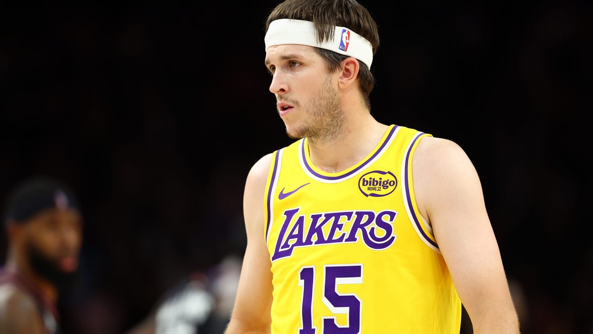 Is Lakers guard playing against Knicks?