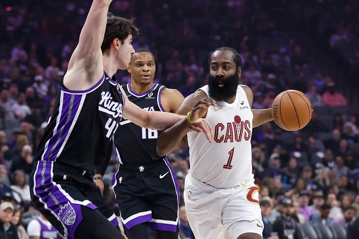James Harden posts 23 points, including some clutch 3-pointers, to beat Kings in first game with Cavaliers