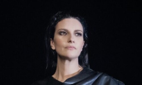 Laura Pausini verso Sanremo: «Conduttrice sì, ma in gara non andrei. All’Eurovision anche con Israele. La polemica con Grignani? Gli ho scritto tante volte, non mi risponde»