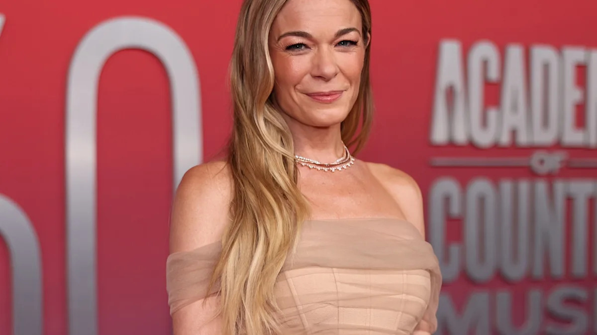 LeAnn Rimes Stuns in Corset Dress While Promoting New Single ‘Wild Things Run’