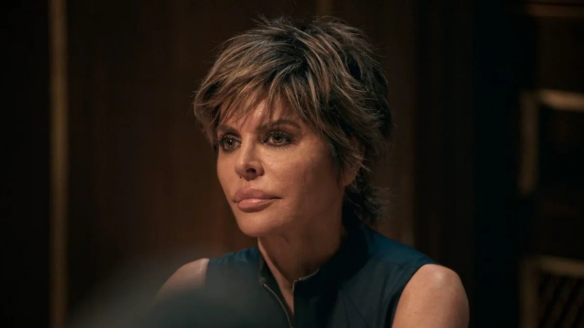 Lisa Rinna Has Moved On From Traitors’ Rob To Take Shots At Andy Cohen
