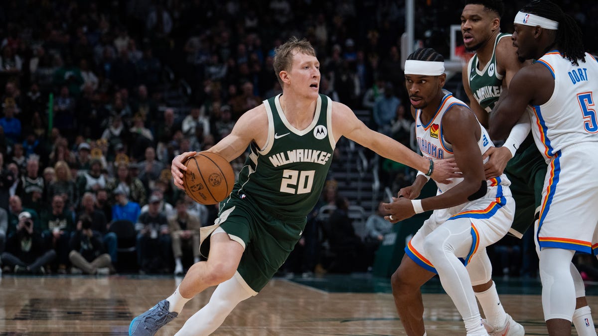 Magic lead Bucks 27-22 after first quarter