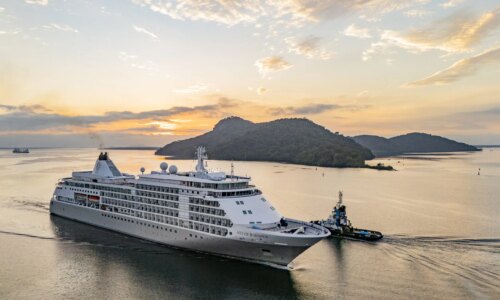 Navio de cruzeiro traz turistas do EUA e Canadá a Paranaguá