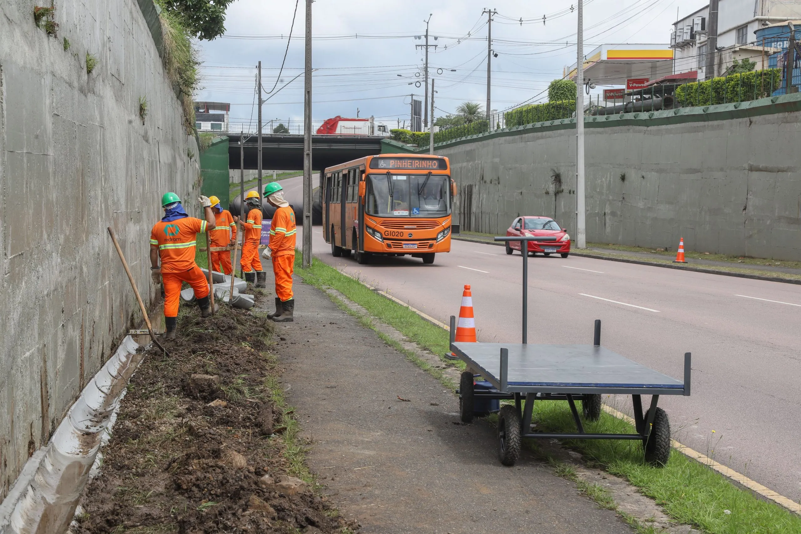 Obra recupera trincheira sob Linha Verde no Pinheirinho em Curitiba