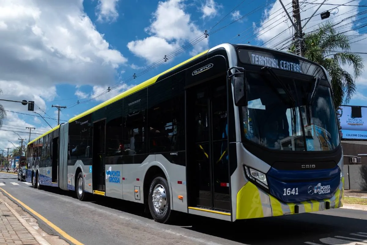 Ponta Grossa renova frota com ônibus “Super Articulados” de 23 metros