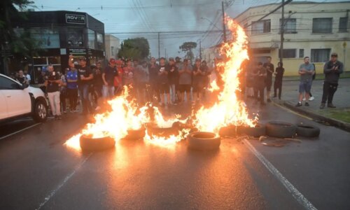 Protesto lamenta morte de torcedor do Athletico em Curitiba