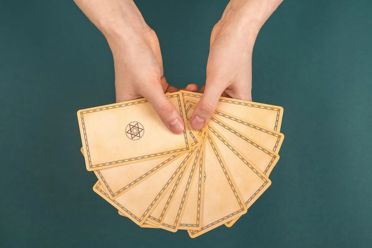 Tarot do dia: previsão para os 12 signos em 21/02/2026