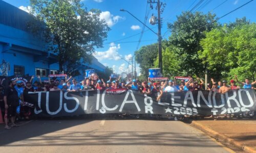 Torcidas fazem ato por justiça a torcedor morto