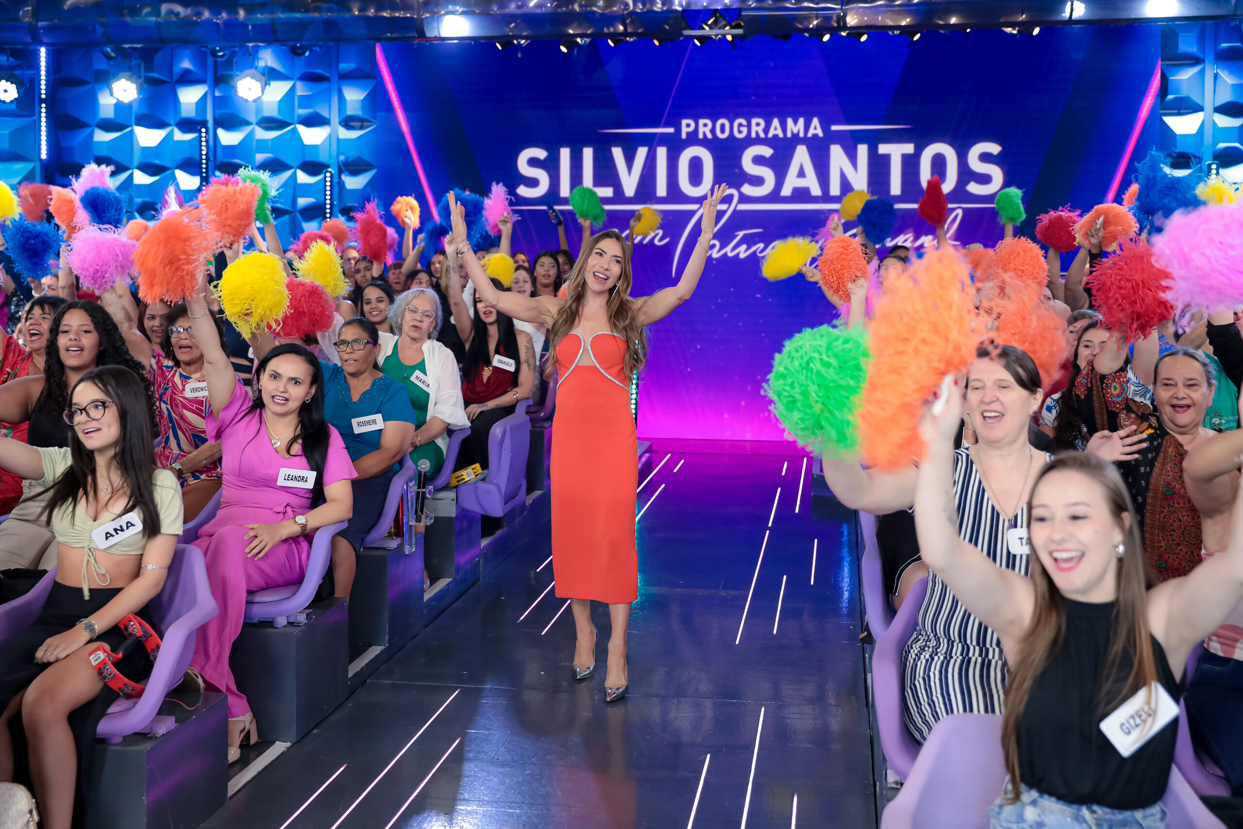 Veja o que o homem mais forte do Brasil fez no palco do Programa Silvio Santos