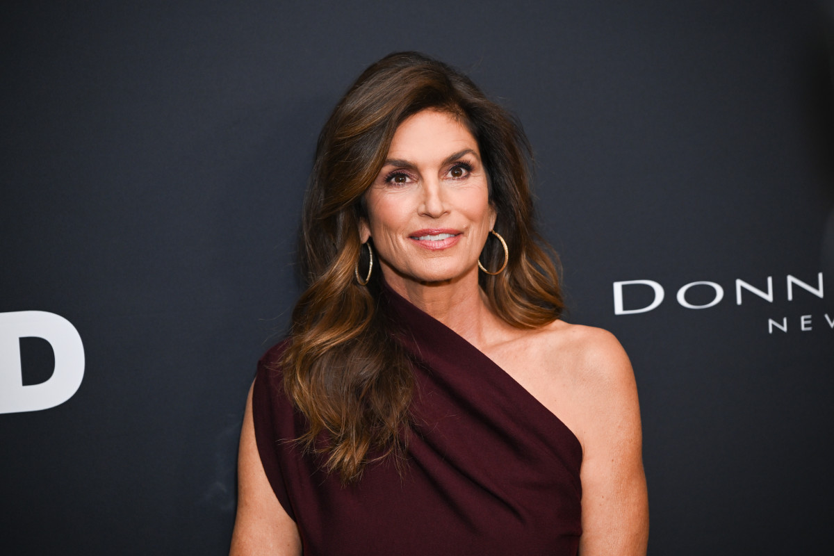 Ageless Cindy Crawford, 60, Shares Wowser 2.5-Hour Morning Routine