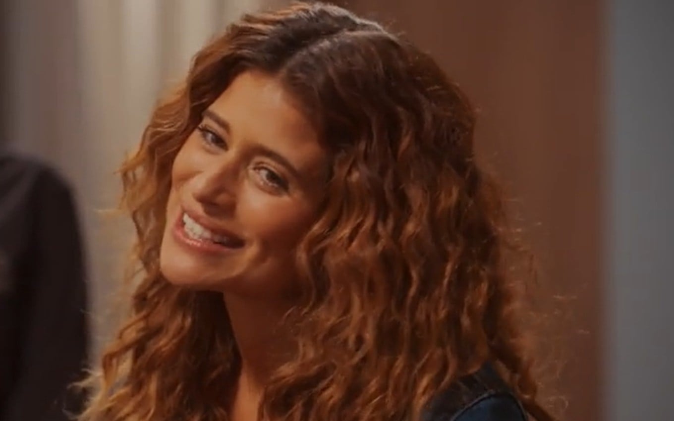 Agrado surge exuberante e deixa João Raul de cara no chão em Coração Acelerado · Notícias da TV