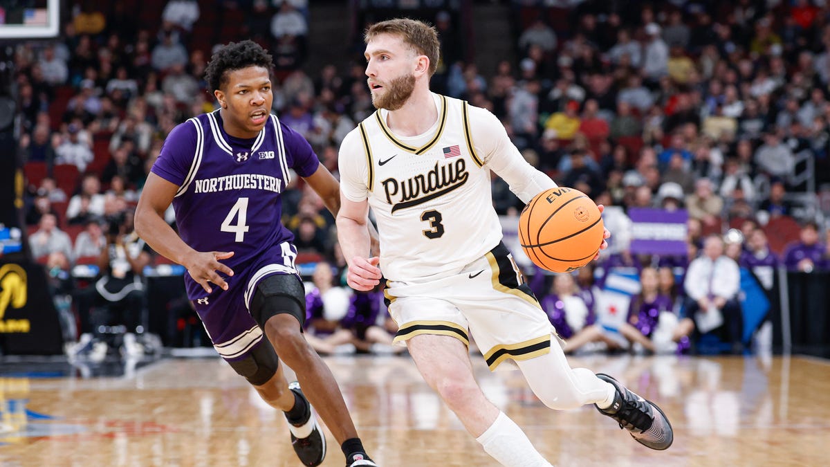 Braden Smith’s diving assist becomes a Purdue T-shirt