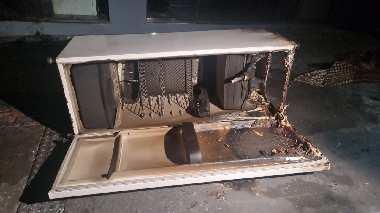 Geladeiras pegam fogo em empresa no Parque São Paulo e Corpo de Bombeiros é mobilizado