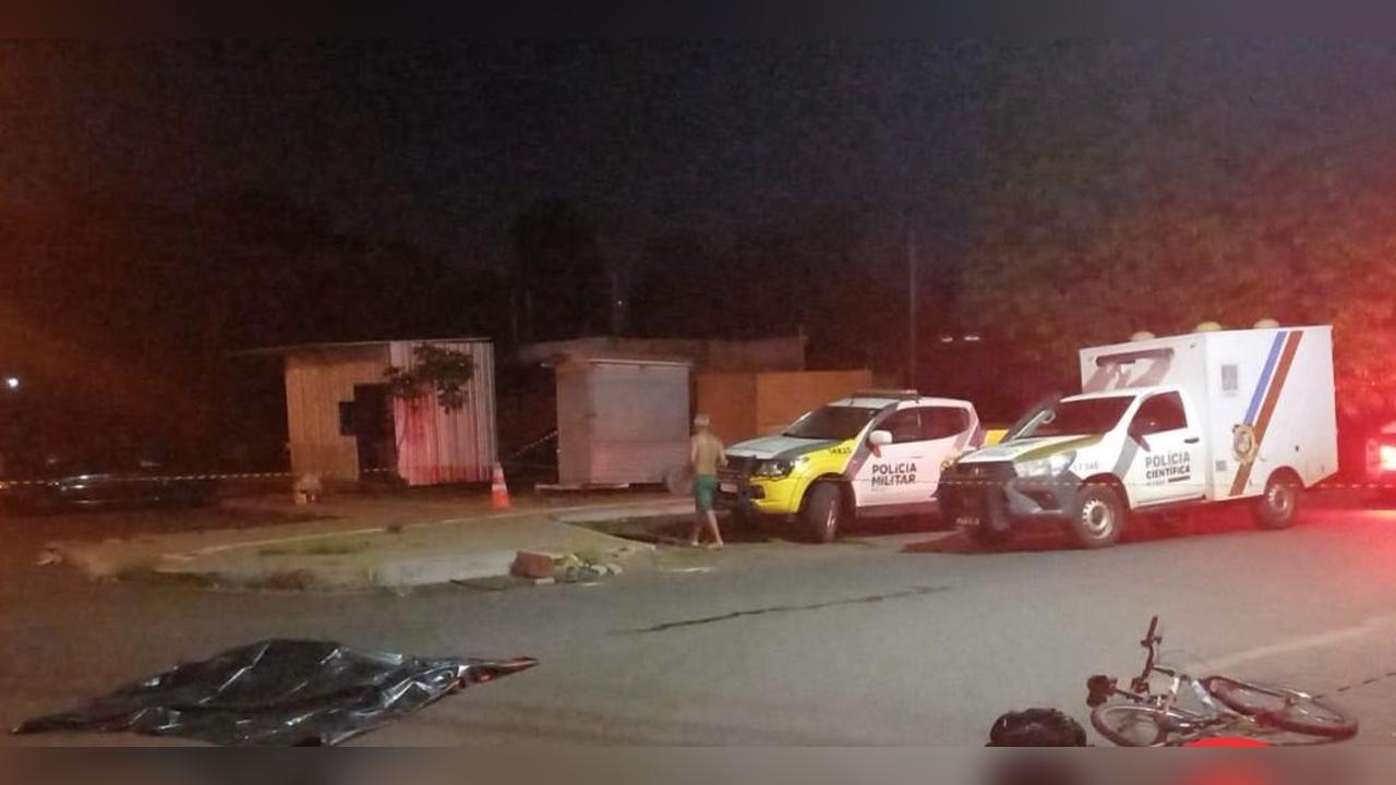 Homem morre atropelado por van após possível queda de bicicleta em Foz do Iguaçu