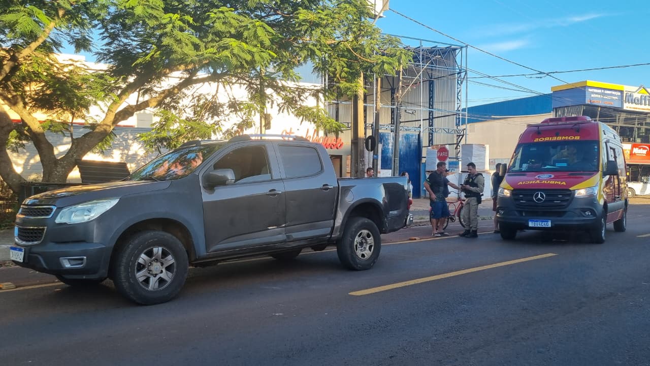 Idoso de 82 anos sofre lesões graves ao ser atropelado por caminhonete na Avenida Tito Muffato