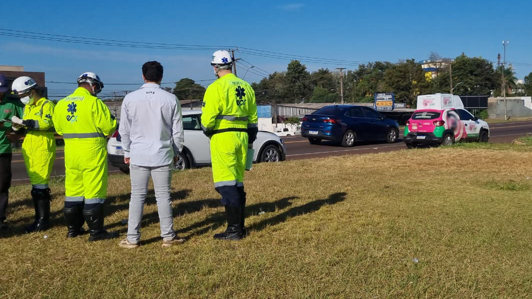 Kwid e Volvo C30 se envolvem em acidente na BR-277, em Cascavel